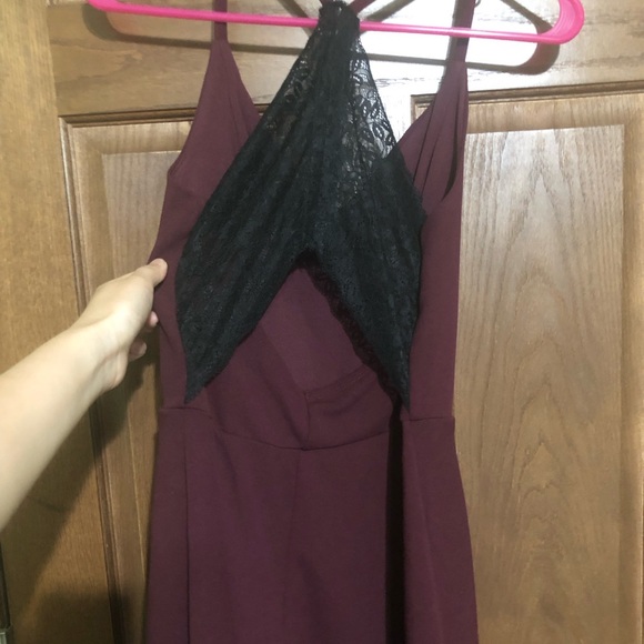 Sleeveless v neck dress - Picture 2 of 6